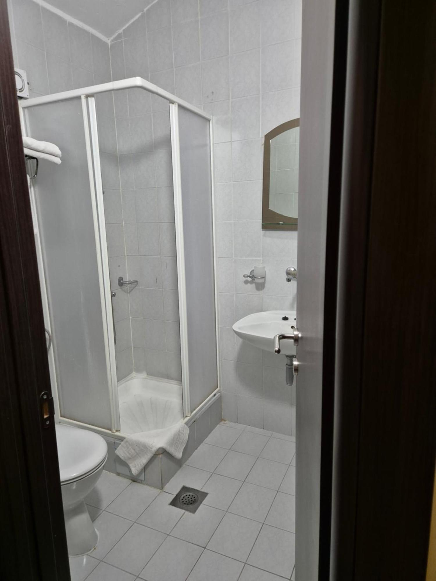 Mali Milocer Bay Accommodation Светі-Стефан Номер фото