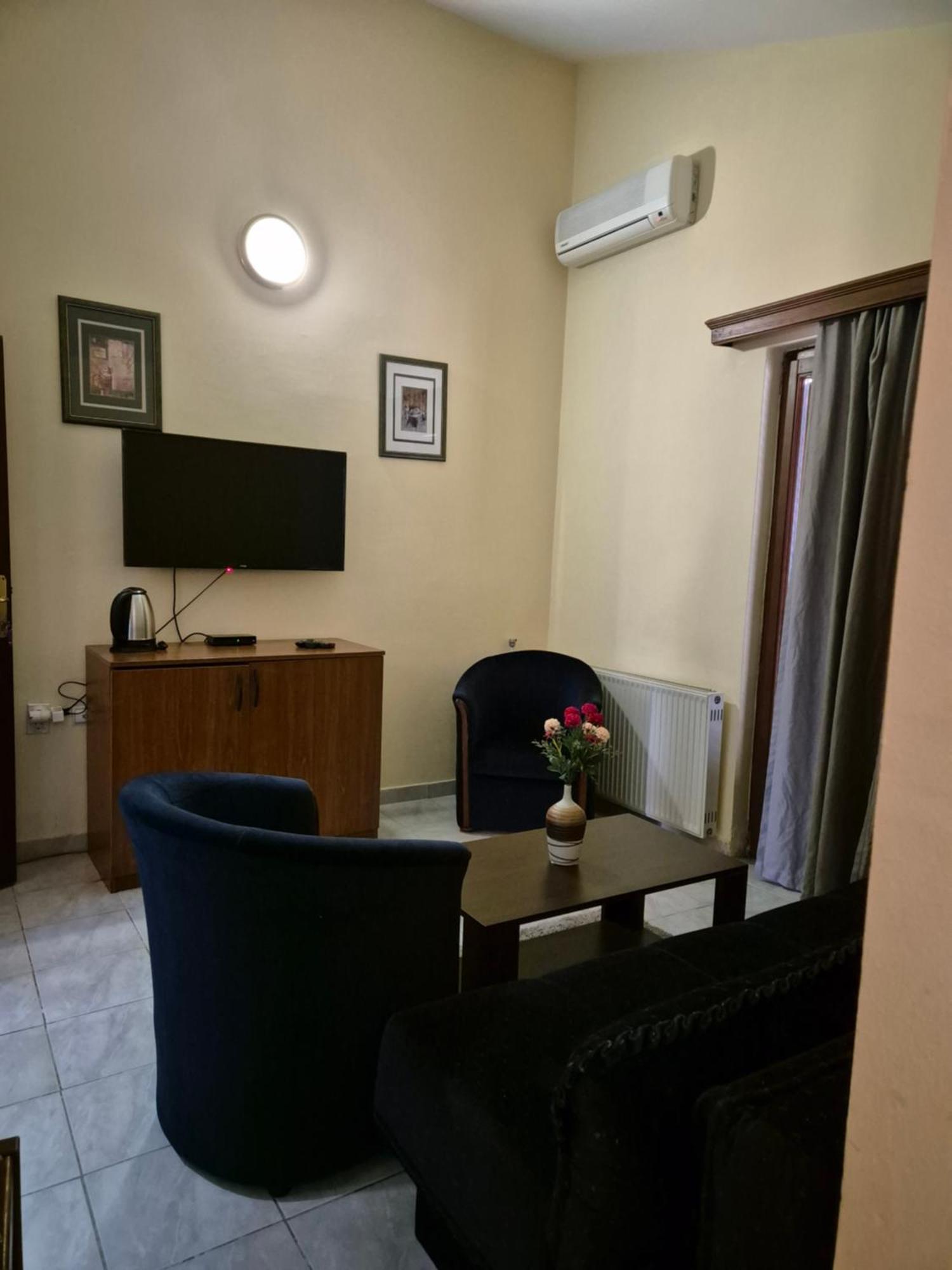 Mali Milocer Bay Accommodation Светі-Стефан Номер фото