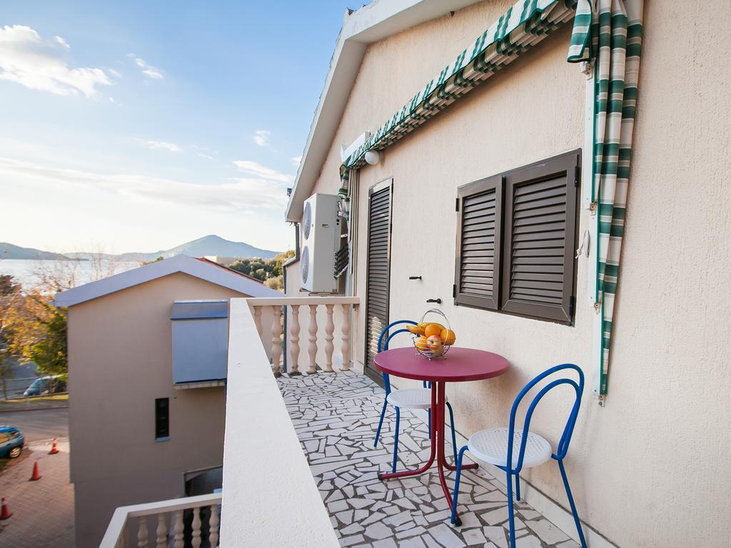 Mali Milocer Bay Accommodation Светі-Стефан Екстер'єр фото