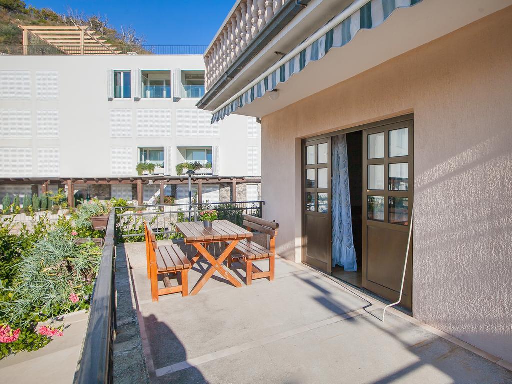 Mali Milocer Bay Accommodation Светі-Стефан Номер фото