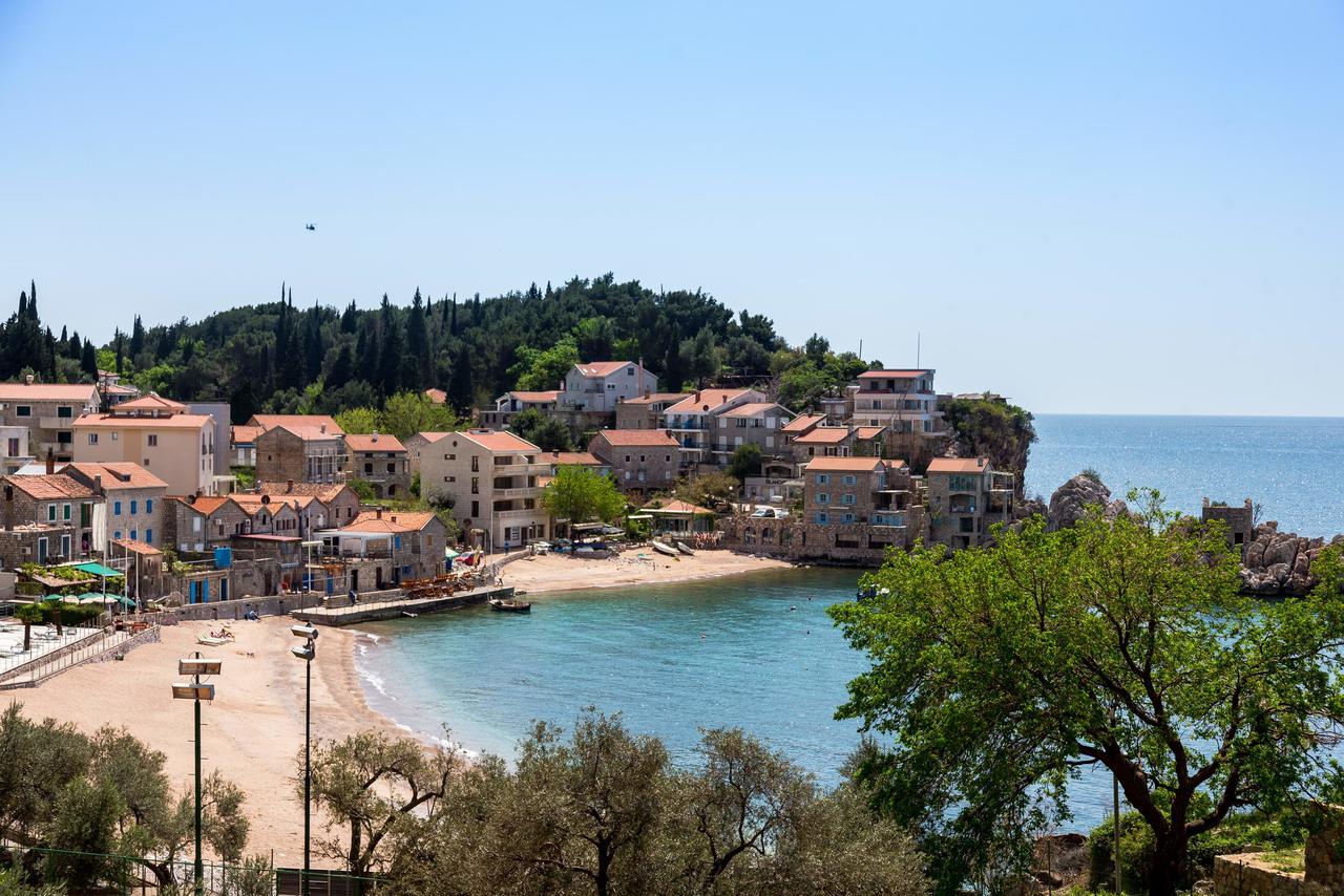 Mali Milocer Bay Accommodation Светі-Стефан Екстер'єр фото