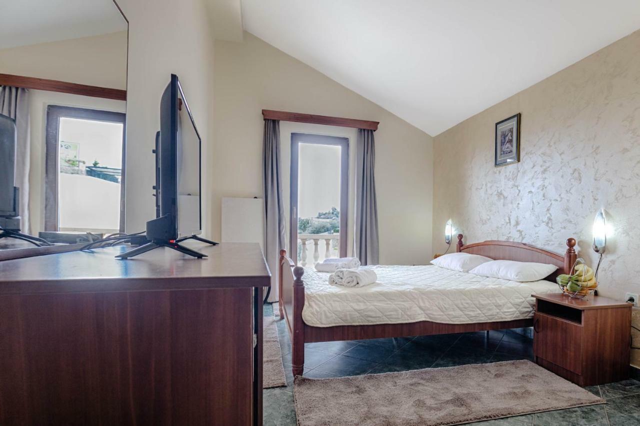 Mali Milocer Bay Accommodation Светі-Стефан Екстер'єр фото