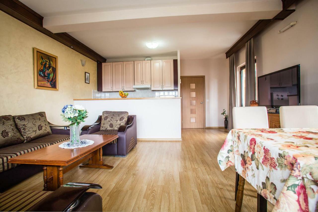 Mali Milocer Bay Accommodation Светі-Стефан Екстер'єр фото