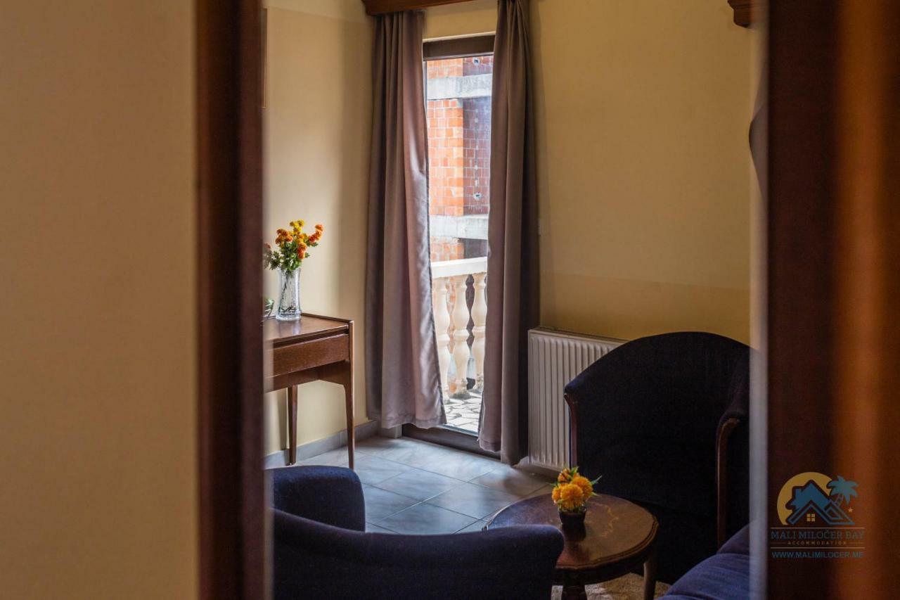 Mali Milocer Bay Accommodation Светі-Стефан Екстер'єр фото