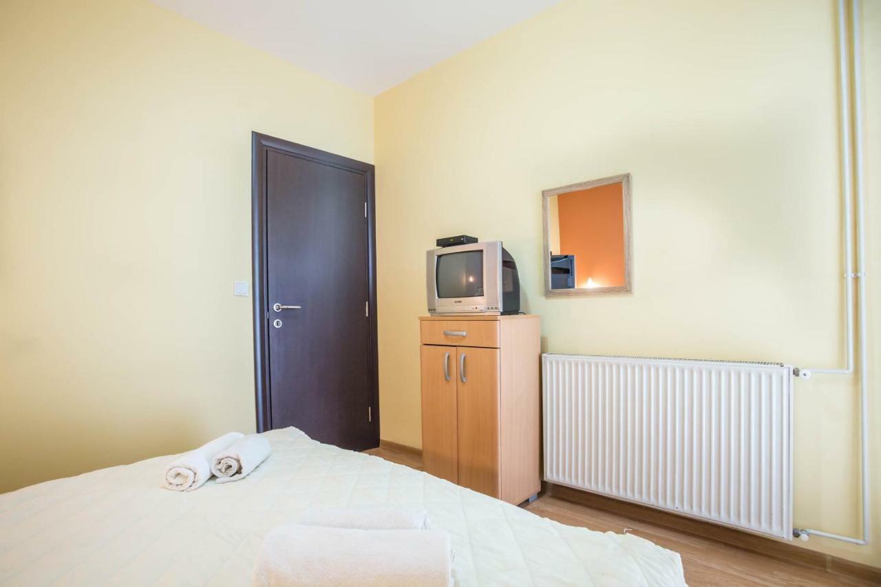 Mali Milocer Bay Accommodation Светі-Стефан Екстер'єр фото